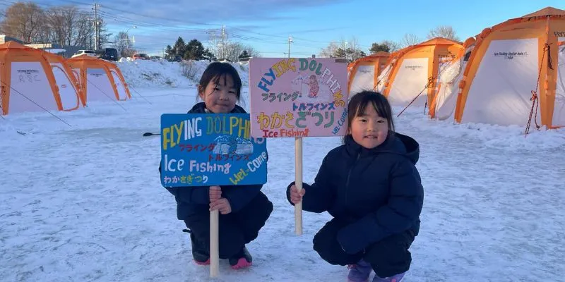 A shuttle bus in a snowy Sapporo city street.